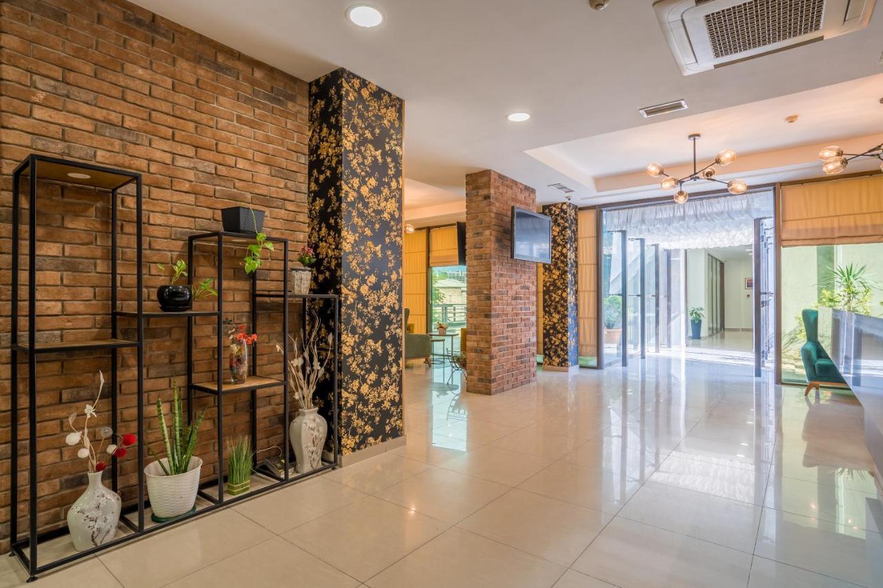 Capitol Hotel By Umbrella Tbilisi Exterior photo